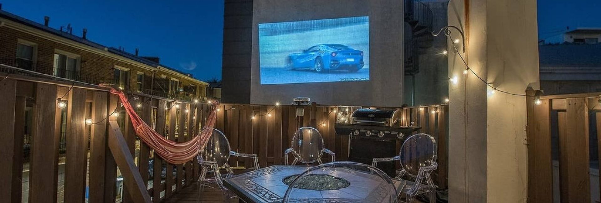 The Tree House with Hot Tub – Queen Village