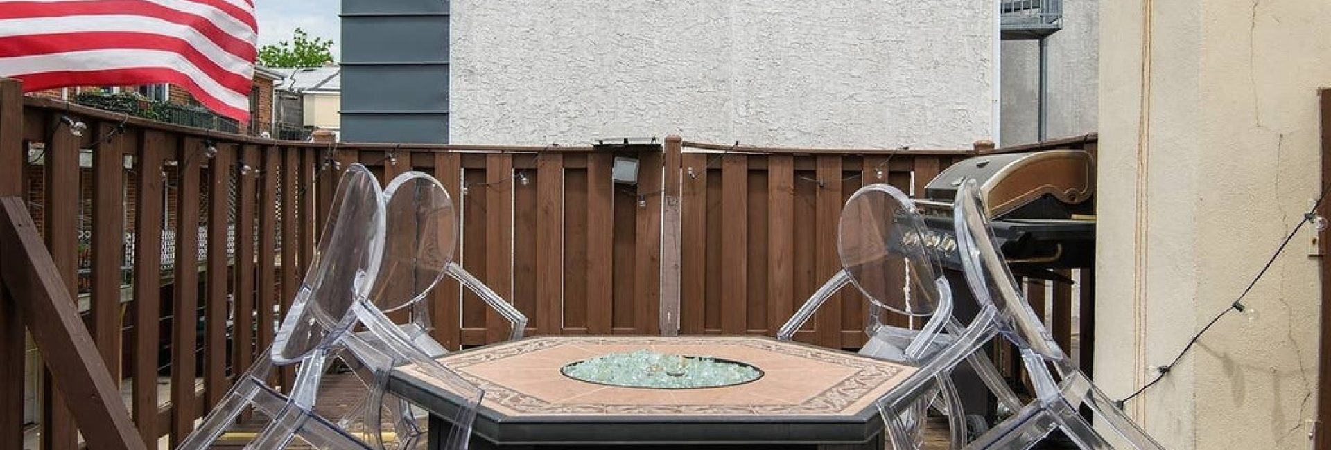 The Tree House with Hot Tub – Queen Village