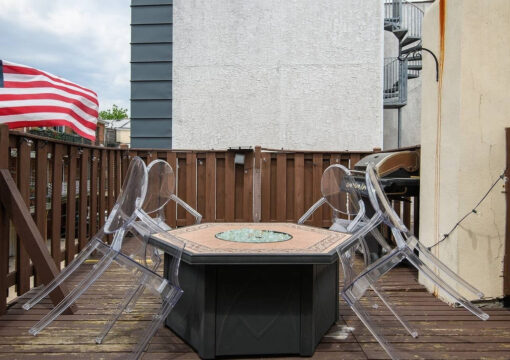 The Tree House with Hot Tub – Queen Village