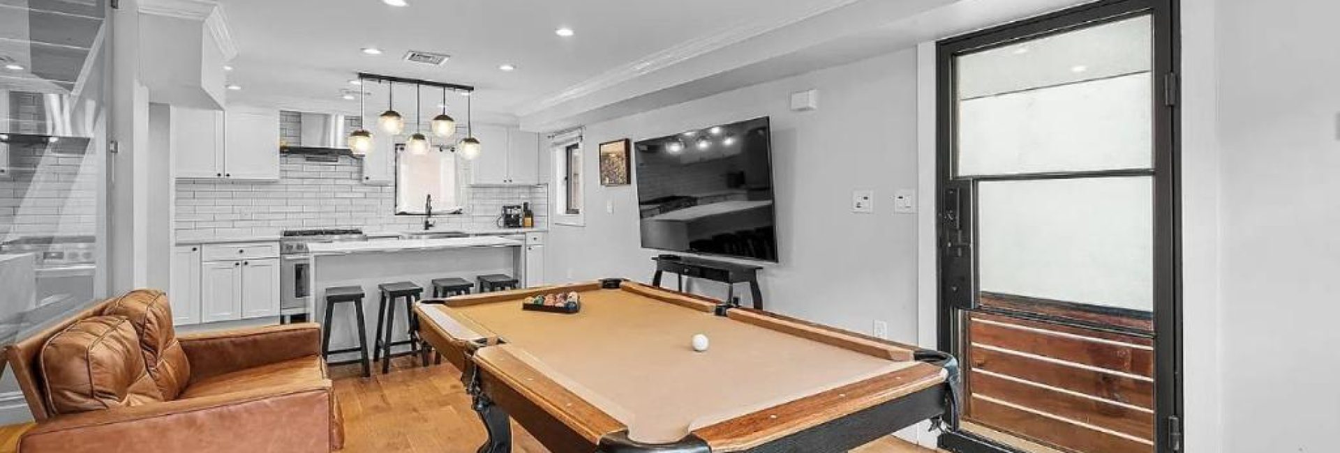 PRIVATE HOT TUB-Private Gated Sailor Moon House in Williamsburg w GYM