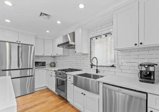 PRIVATE HOT TUB-Private Gated Sailor Moon House in Williamsburg w GYM