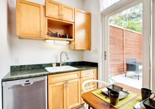 PRIVATE HOT TUB – The Art Suite – Capital HILL DC