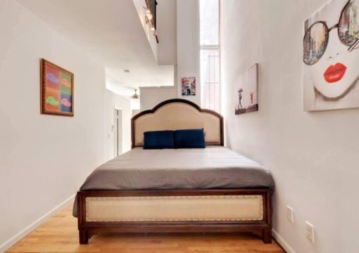 PRIVATE HOT TUB – The Art Suite – Capital HILL DC