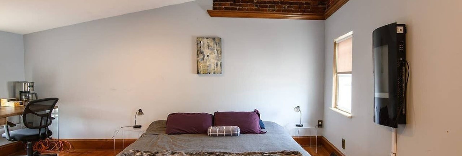 The Tree House with Hot Tub – Queen Village