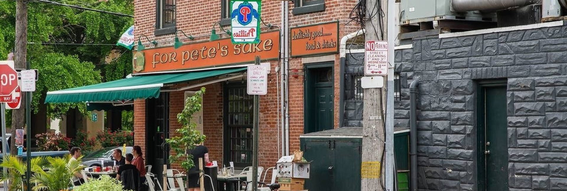The Tree House with Hot Tub – Queen Village