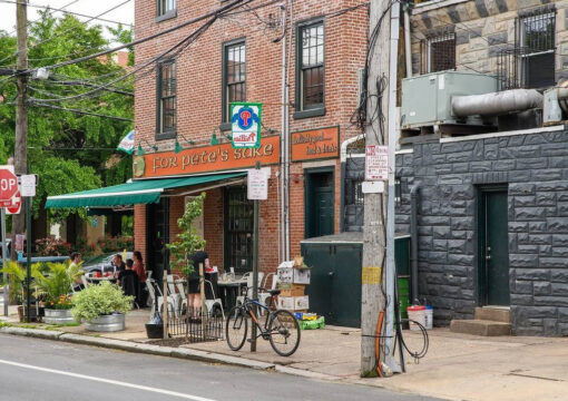 The Tree House with Hot Tub – Queen Village