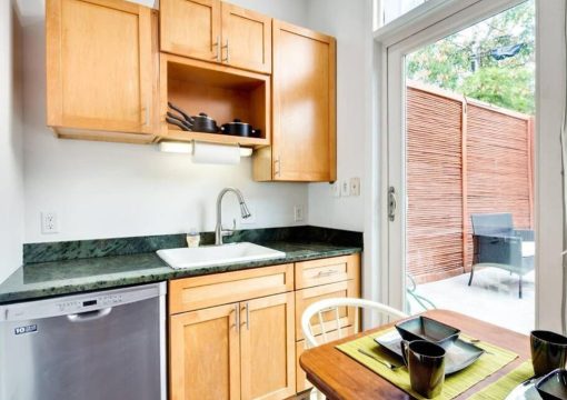 The Art Suite with PRIVATE HOT TUB – Capital Hill DC